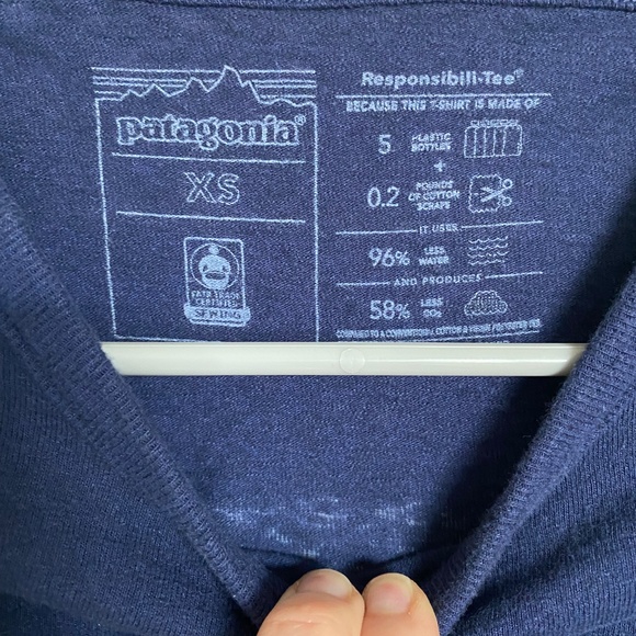 Patagonia W's Long-Sleeved P-6 Logo Responsibili-Tee - Picture 3 of 4
